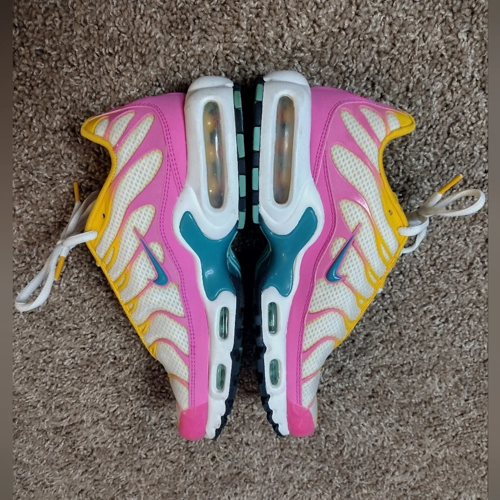 Nike Women's Air Max Plus Premium White Tropical Twist Sneakers 8.5 - Picture 1 of 12